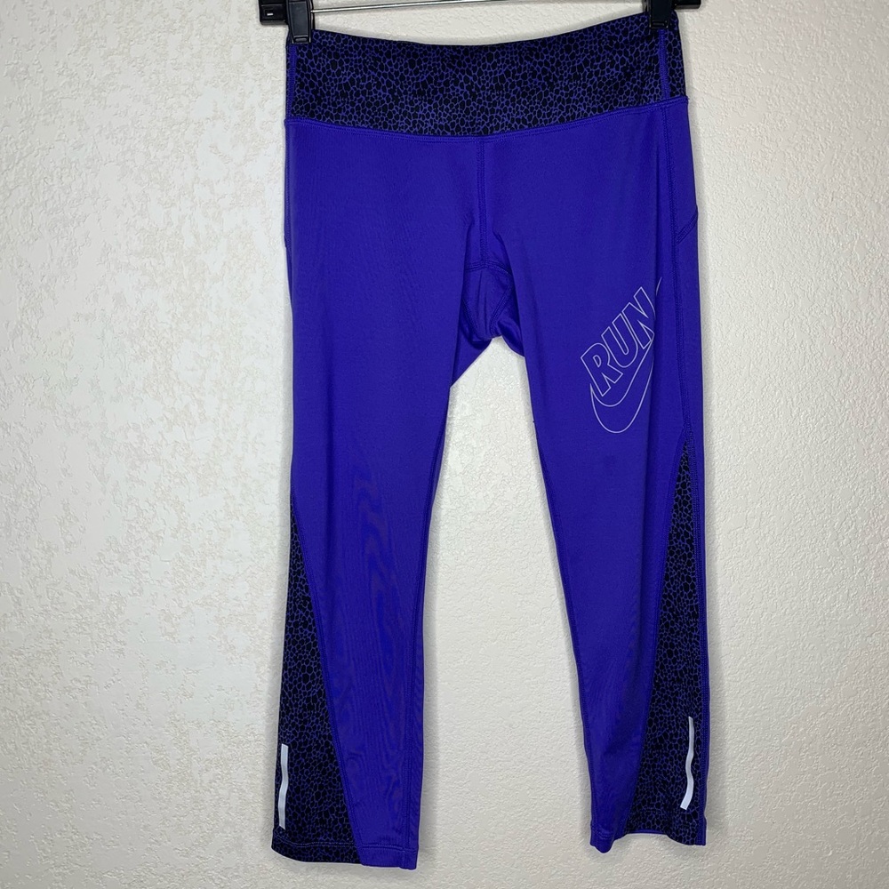 Nike Run Crop Leggings Size XS in Purple & pocket
